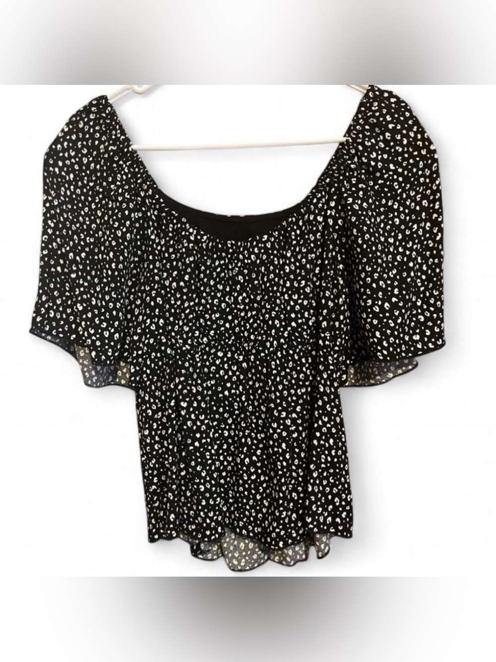 Women's Medium Flowy Black Leopard Print Shirt  Flutter Sleeve Open Back Cutout